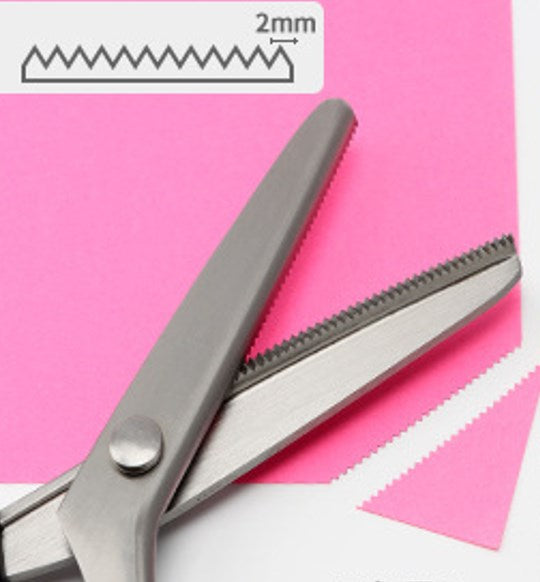 🥳2026 HOT SALE🥳💞50K+ SOLD! ✂️🧵 50% OFF! Serrated Sewing Scissors – zigzag blades stop fabric fraying. Ultra-sharp stainless steel cuts clean to the tip – perfect for quilting, sewing & crafts! 🪡✨