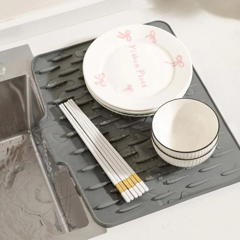 🍽️ 50% OFF NOW! 💧🧽 Silicone countertop mat, splash-proof & heat-resistant